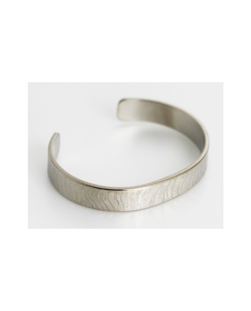 Domestic Pure Titanium Bracelet [Bangle Type] Zebra M Kabuki Specification (Crystal Hana Finish) [Horie / H-TB-11]