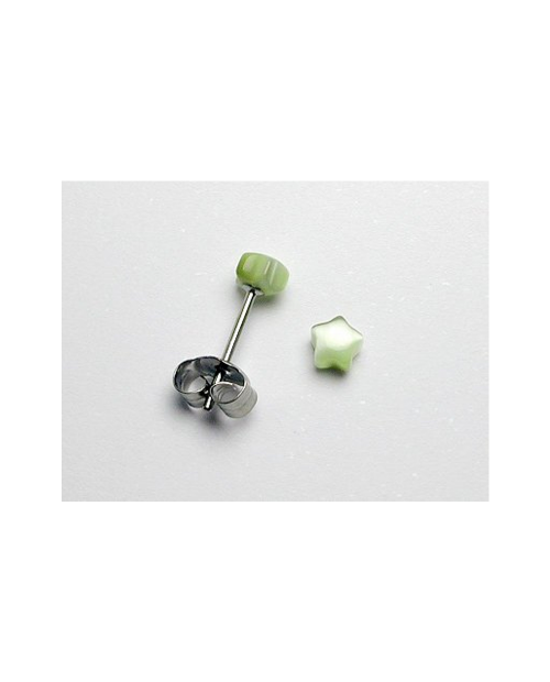 Domestic pure titanium earrings artificial cats star type green [Horie / H-TP8218]